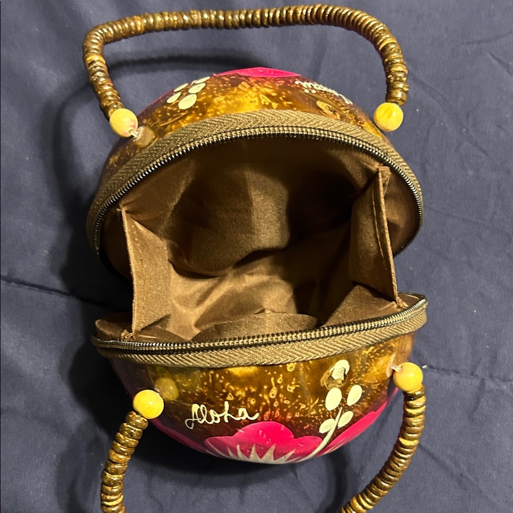 Coconut Clutch - Picture 6 of 10